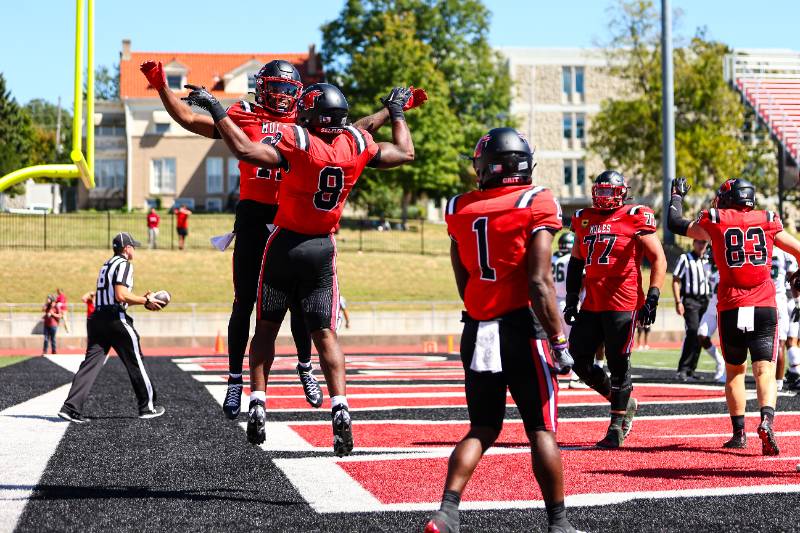 Mules football players celebrating a touchdown