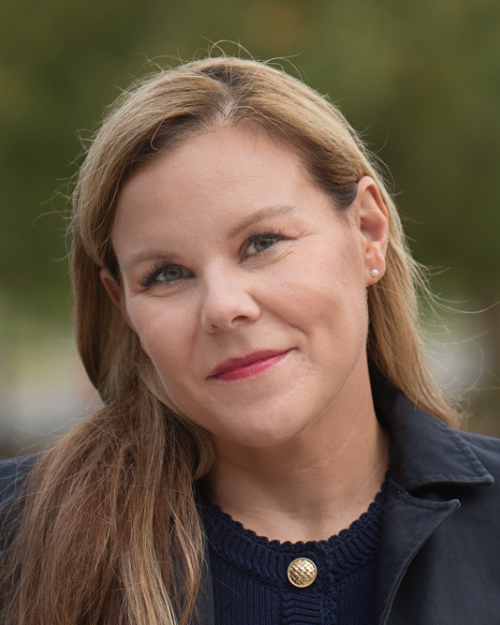 Dr. Jennifer Carson Headshot